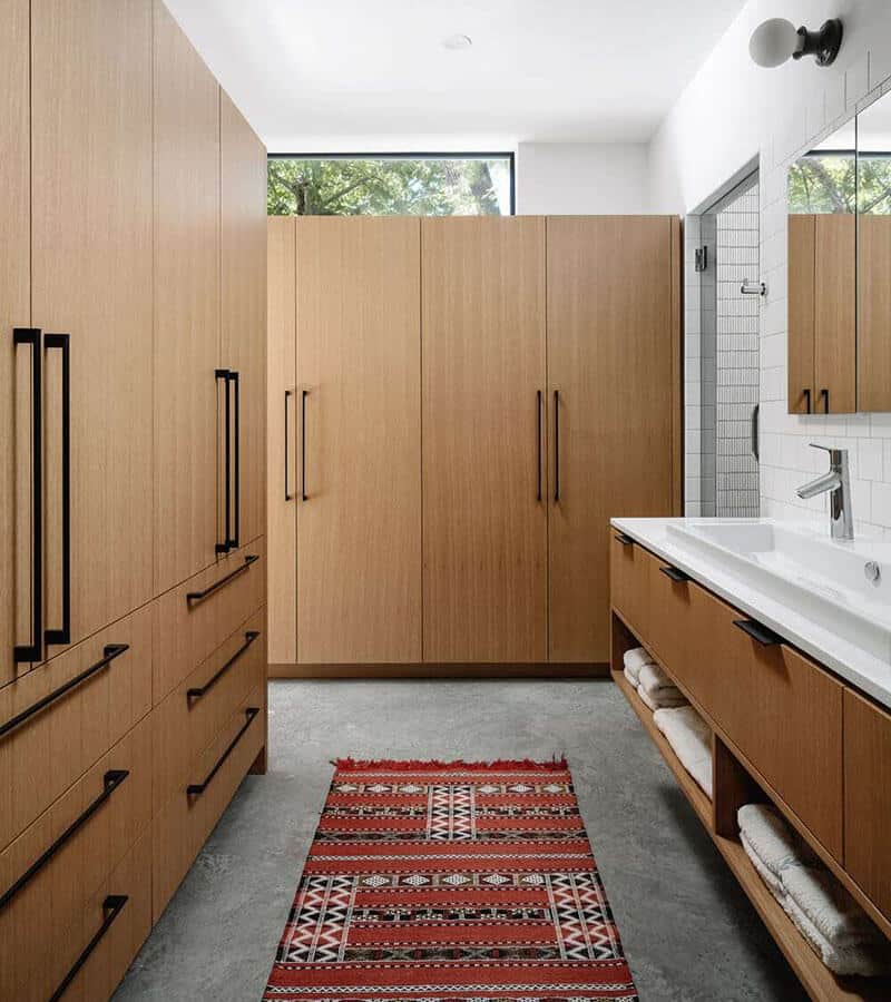 Maze Like Walk In Closet
