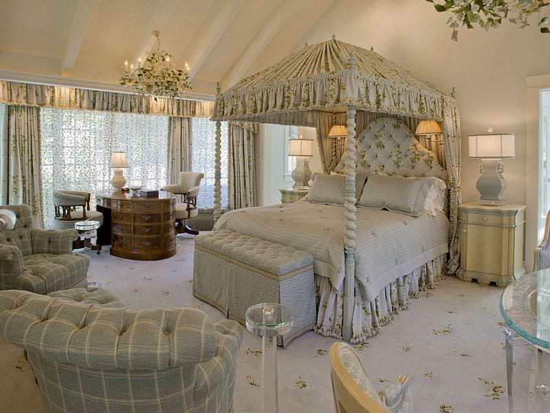 Gorgeous Canopy Bed