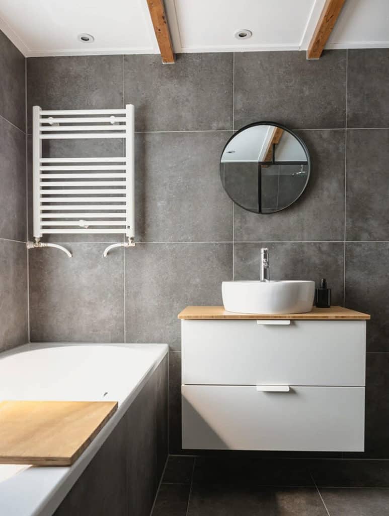 Minimalist Gray Bathroom