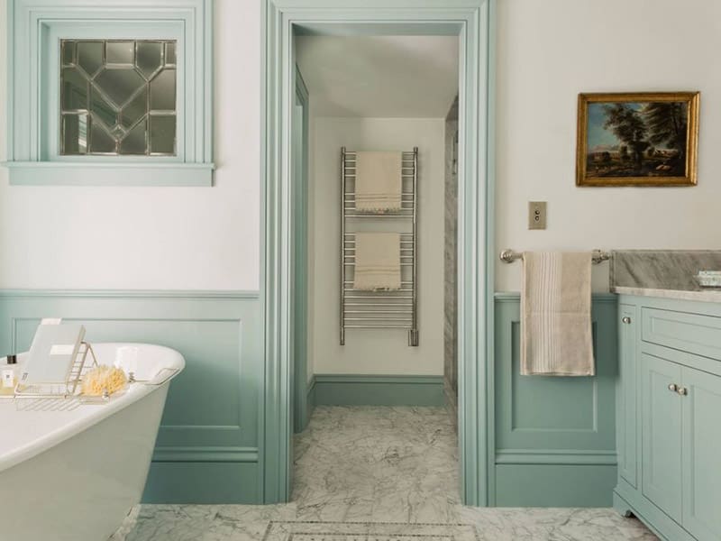 Mint With White Bathtub