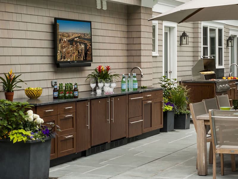 Outdoor Kitchen TVs 