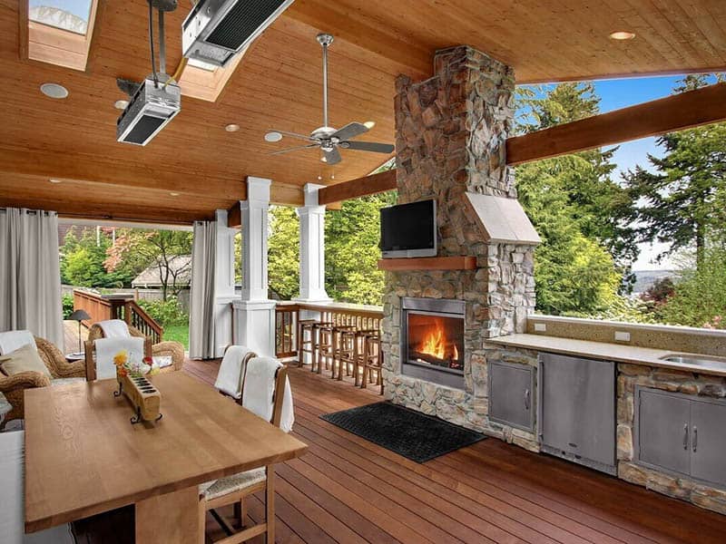 Outdoor Kitchen