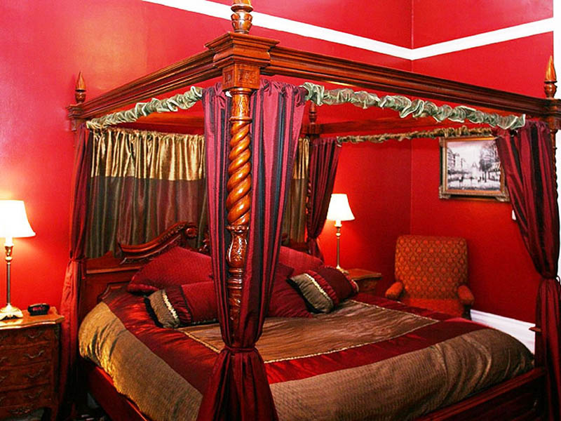 Red Four Poster Bed
