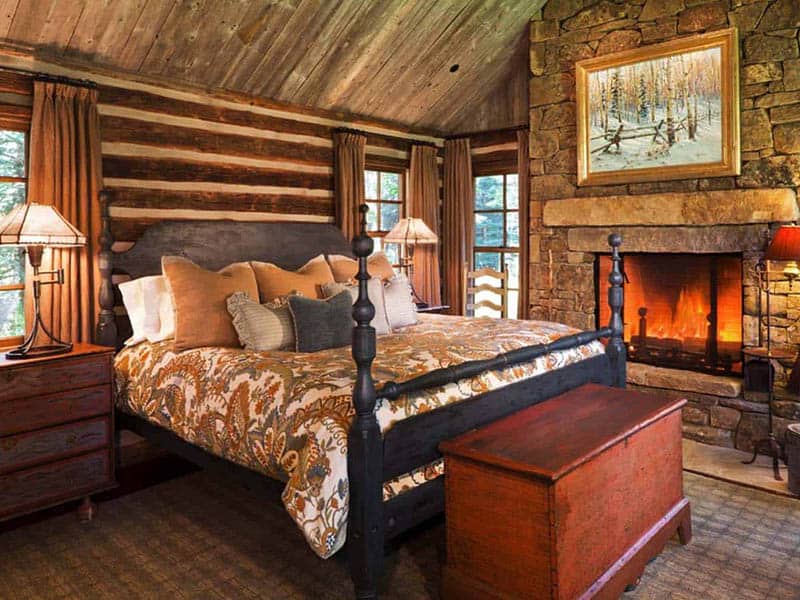 Traditional Four Poster Bed