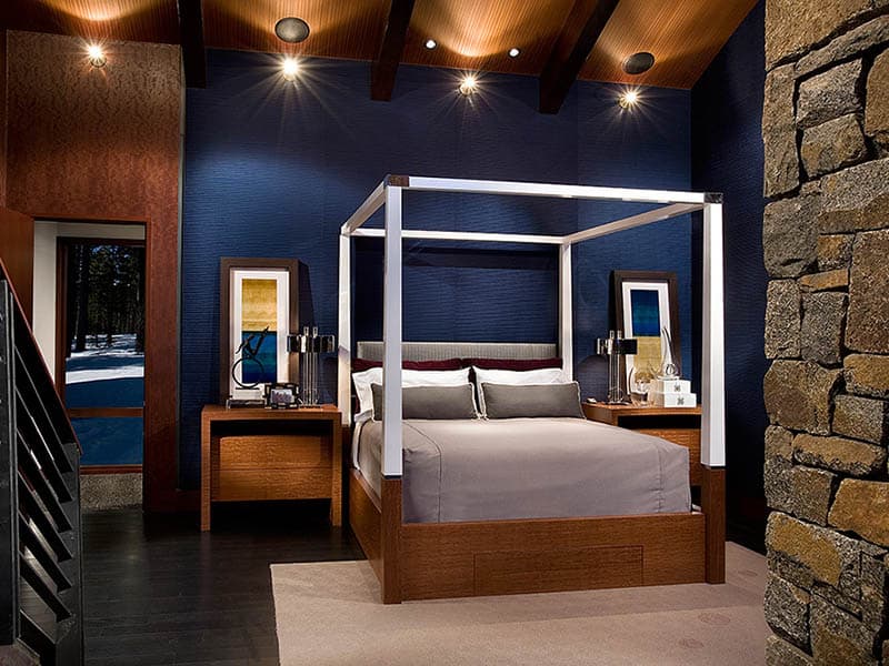Use Four Poster Beds 