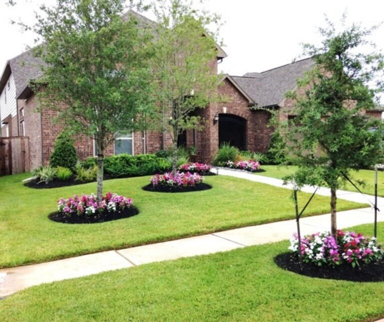 23 Eye-Catching Front Yard Flowers for Curb Appeal