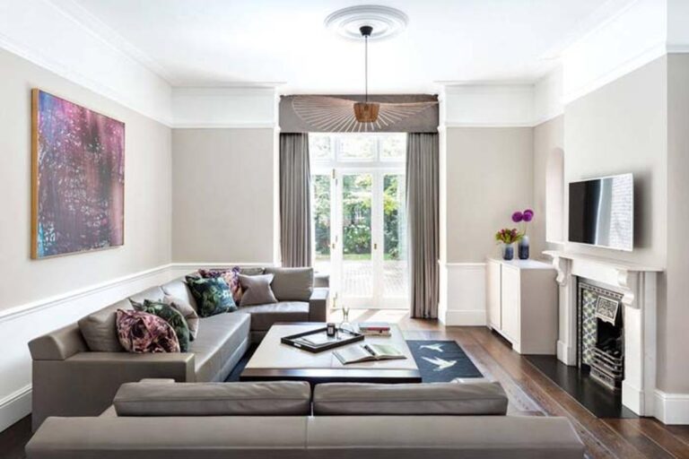 17 Stunning Two-Tone Color Walls with Chair Rail Ideas