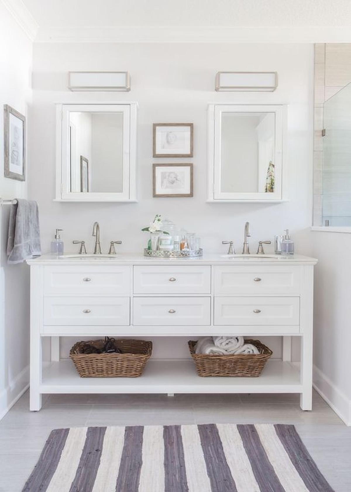 11 Ideal Paint Colors for Windowless Small Bathrooms