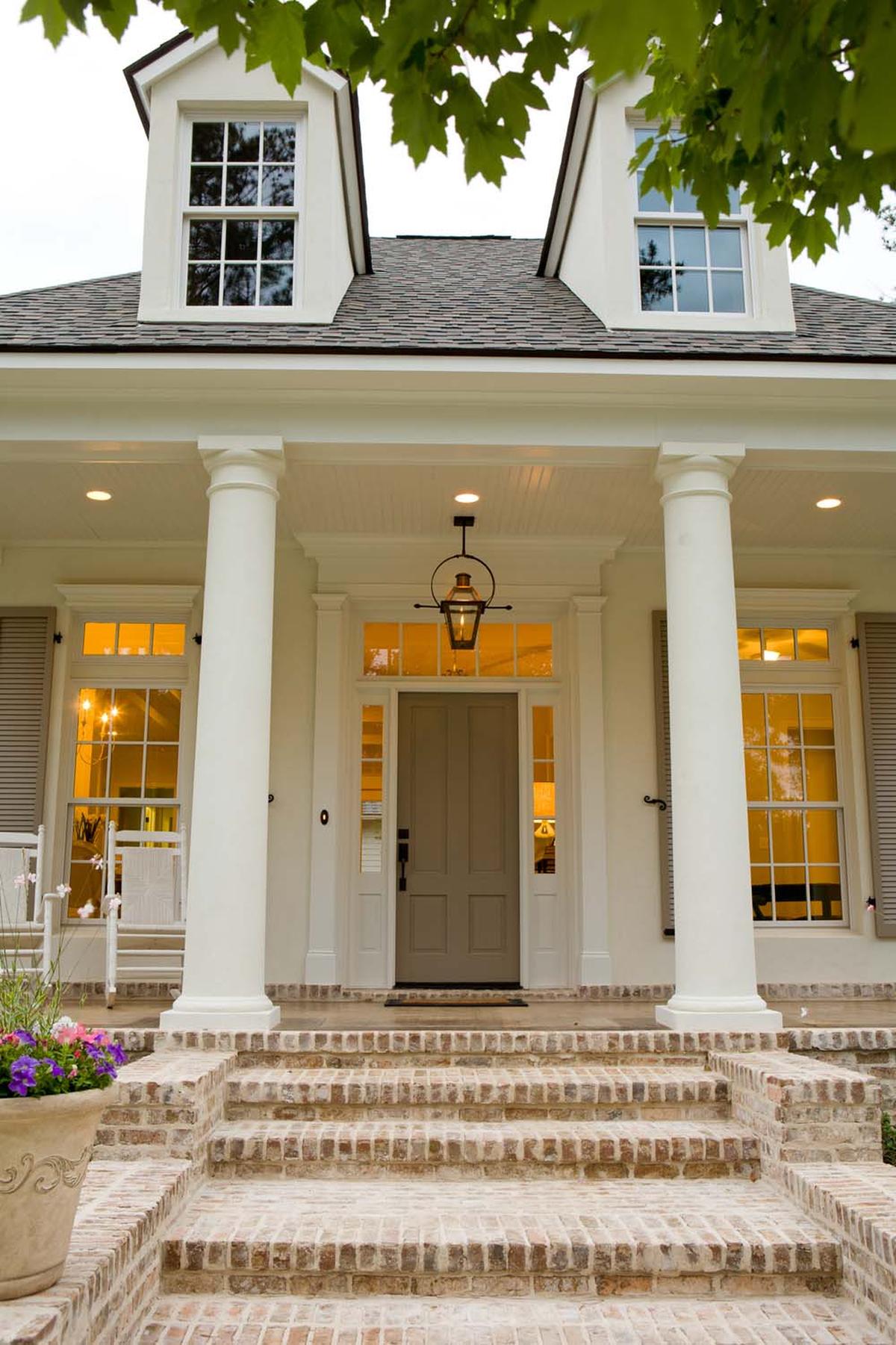 12 Best Colors for a White House Front Door