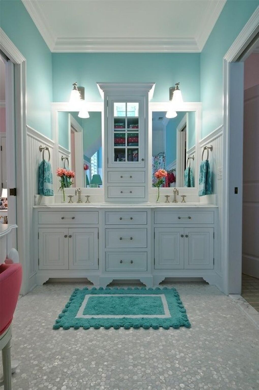 11 Ideal Paint Colors for Windowless Small Bathrooms