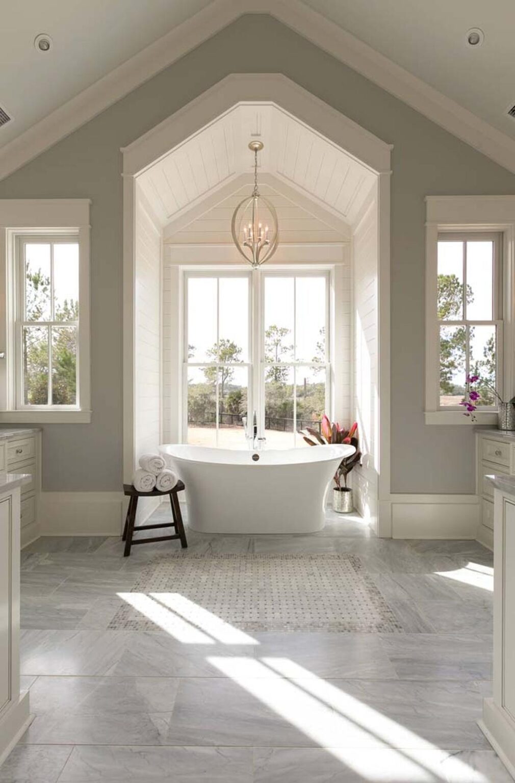 22 Stunning Grey and White Bathroom Ideas to Inspire You