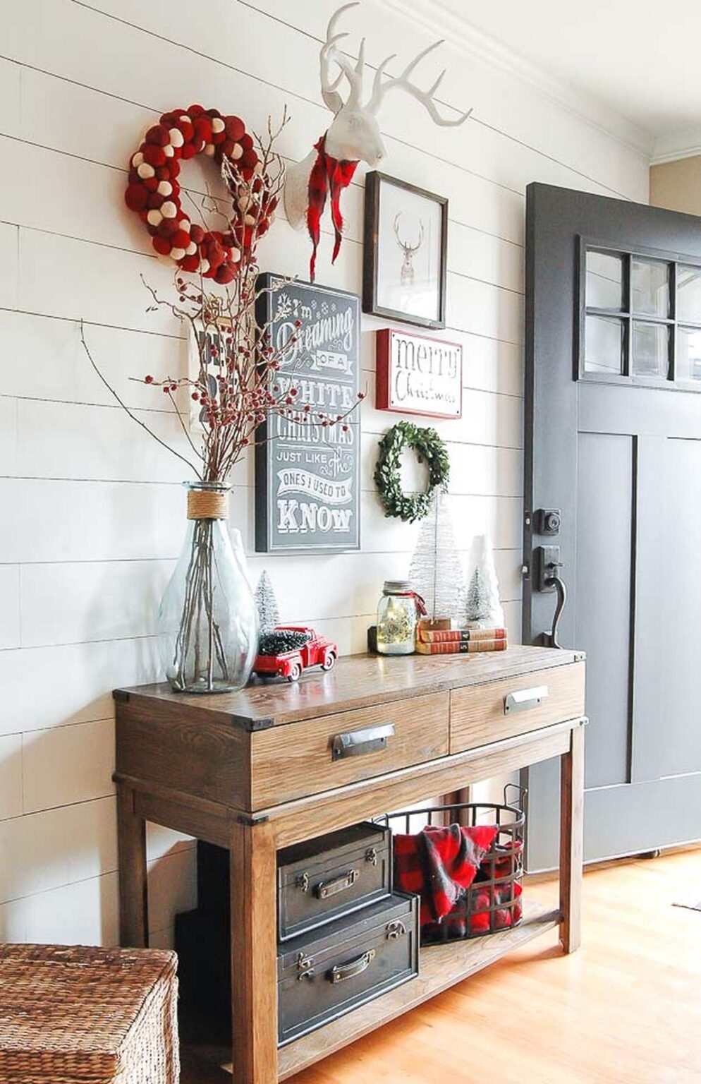 30 DIY Christmas Wall Decor Ideas to Try