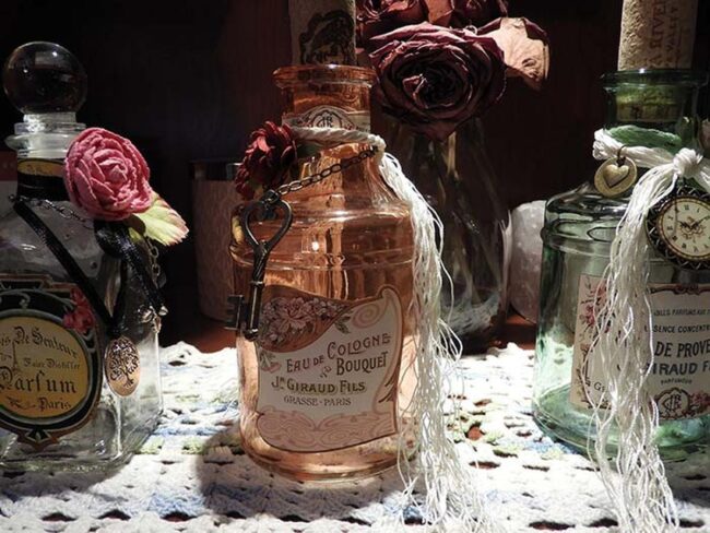 Turn Your Bathroom into an Antiquated Escape