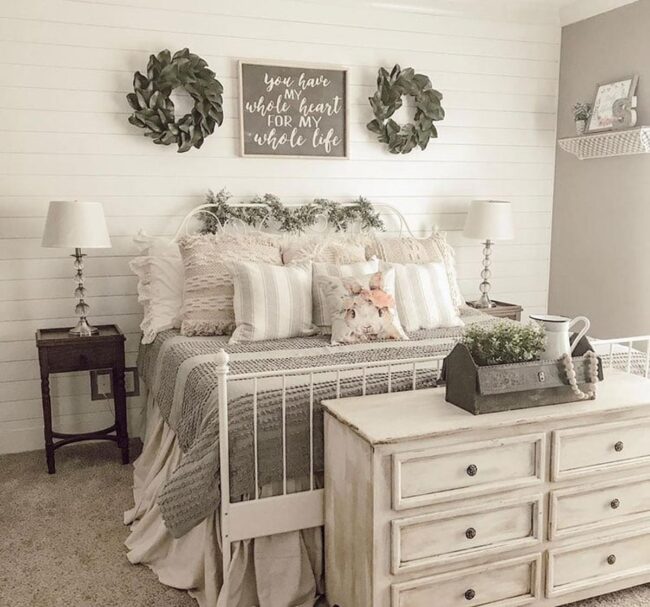 Cute Cottage-Style Bedroom