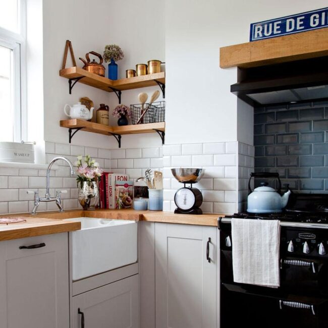 Clever Open Kitchen Shelving