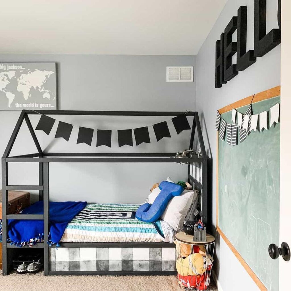 22 Dramatic Black Canopy Beds to Elevate Your Bedroom Decor ...