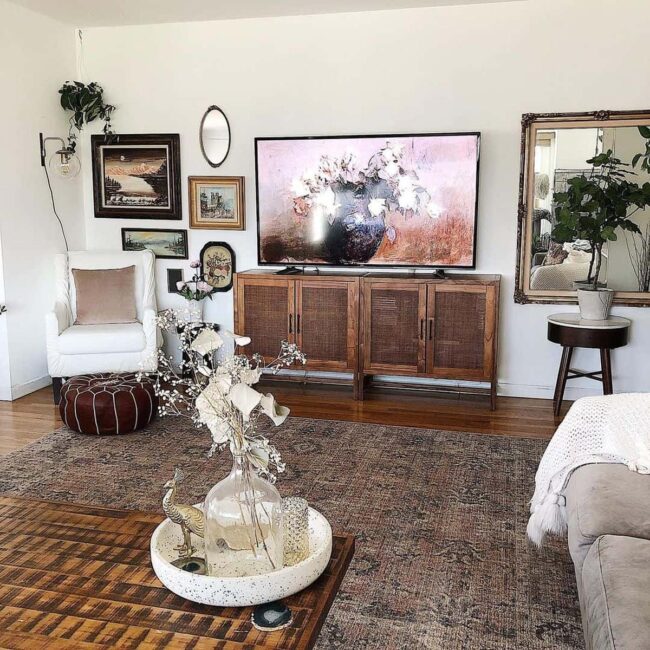 Living Room Walls for Displaying Vintage Decor