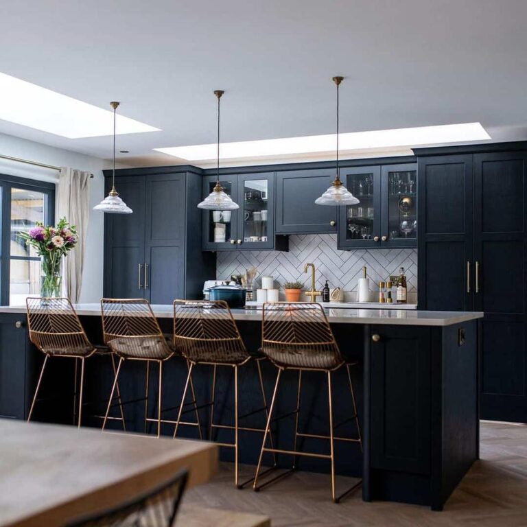 22 Dramatic Dark Kitchens to Make a Statement -Architectural Foundation