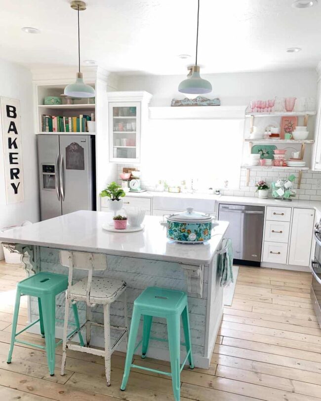 Adorable Kitchen Decor Includes Colorful Accessories