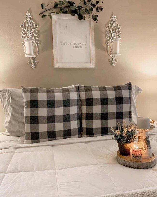 Vintage Wall Decor for a Farmhouse Bedroom