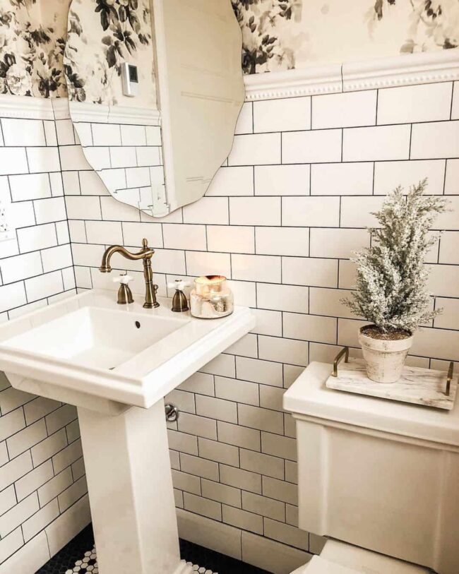 Vintage Decorations for a Half Bathroom
