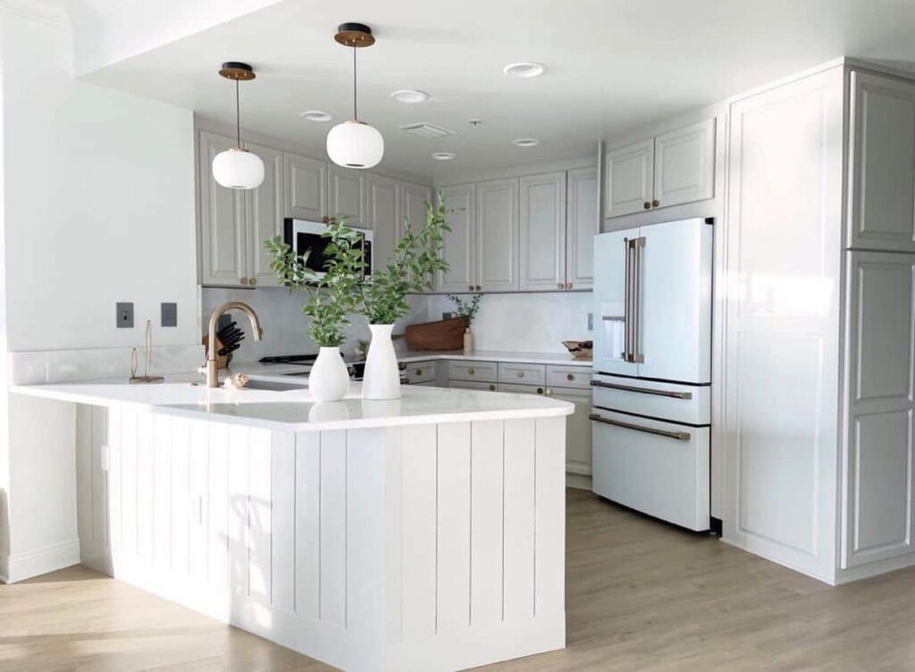 35 Practical Kitchen Peninsula Designs for Every Style -Architectural ...