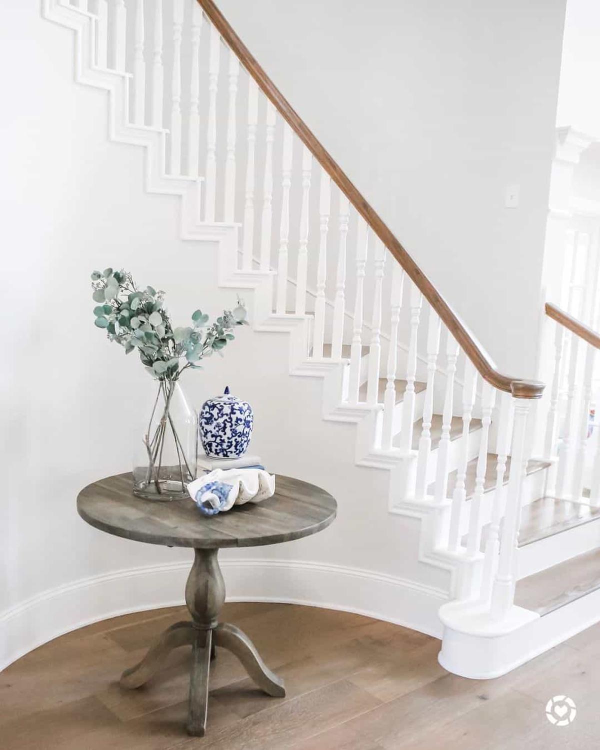 11 Eye-Catching Entryway Round Tables to Elevate Your Space with Style ...