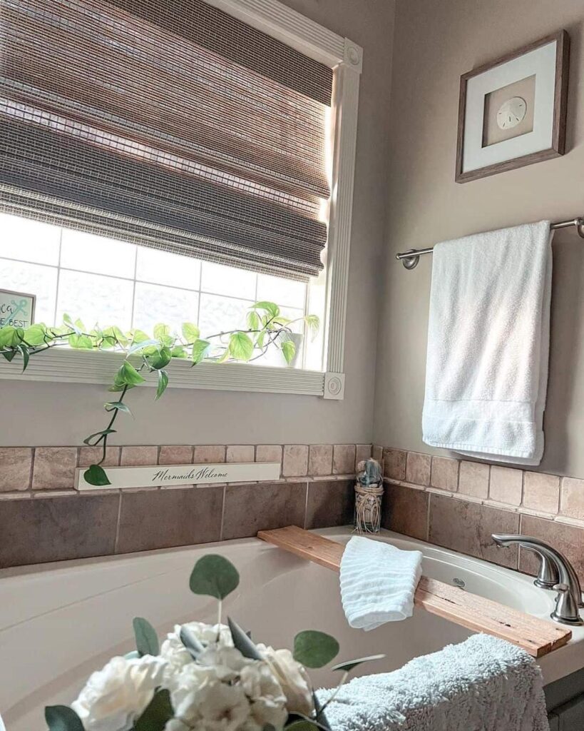 26 Stylish Bathroom Window Treatments for Privacy & Light ...