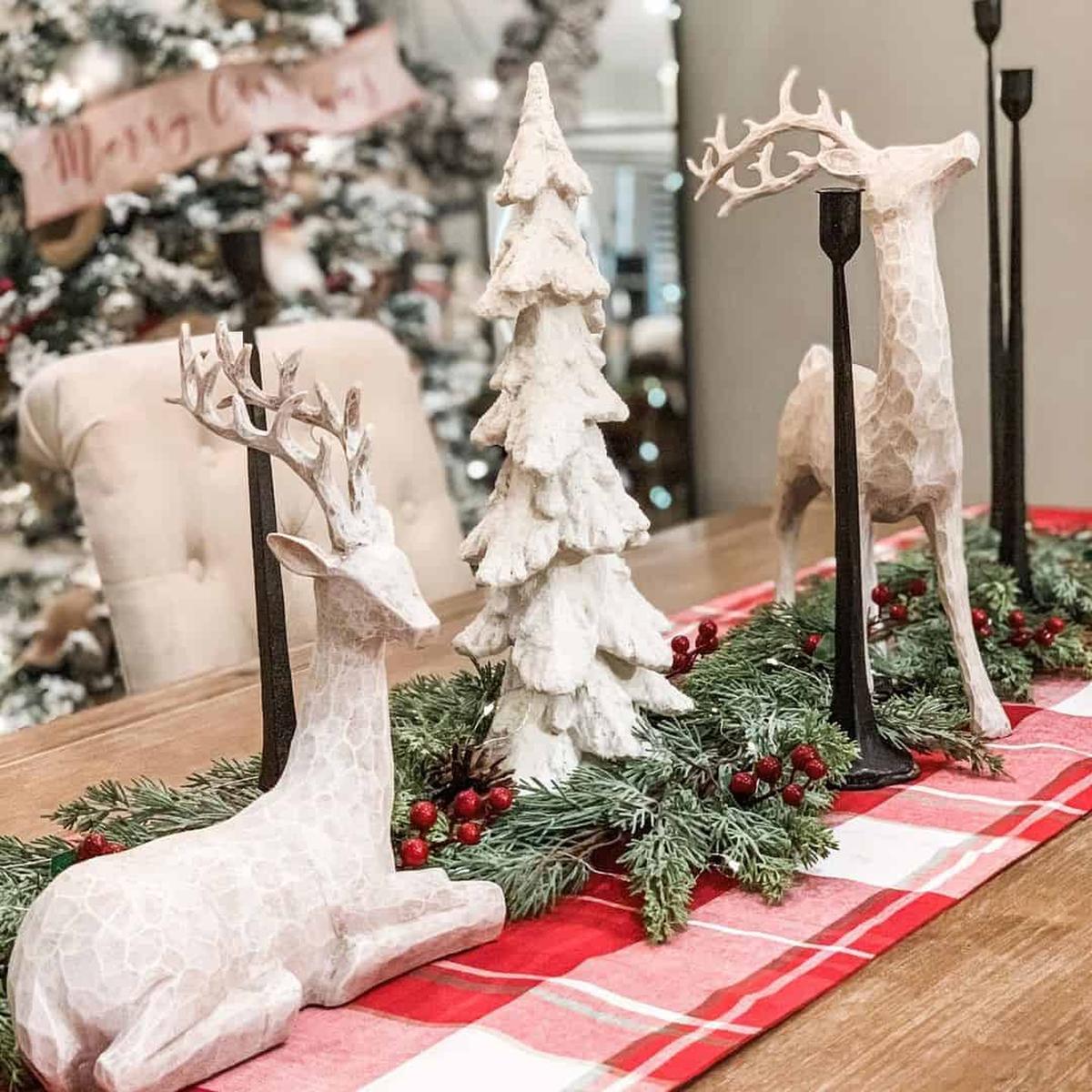 35 Christmas Centerpiece Ideas to Add Magic to Your Table ...