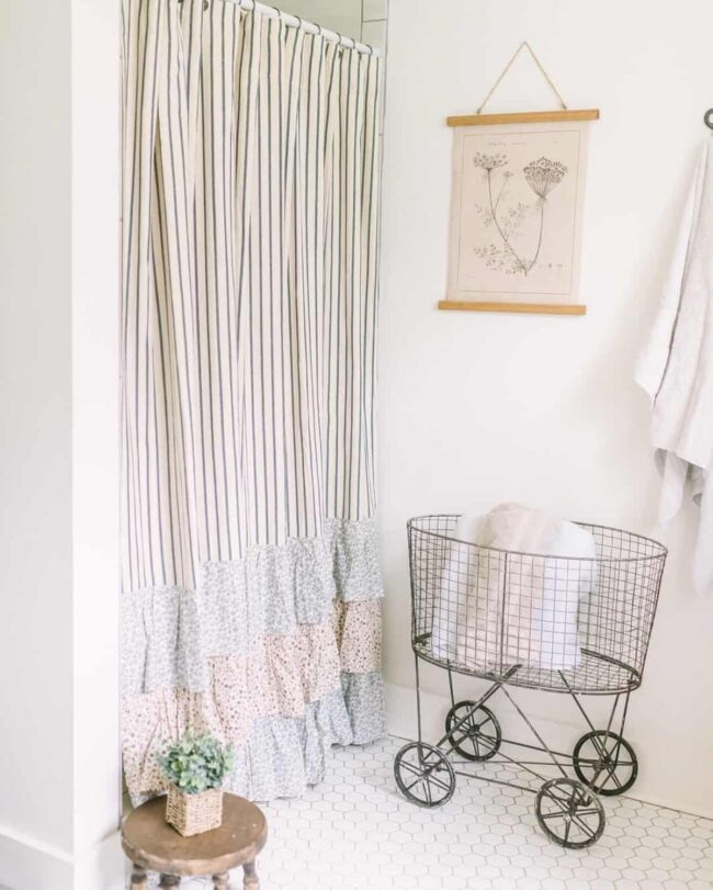 Multi-colored Vintage Shower Curtains for Small Baths