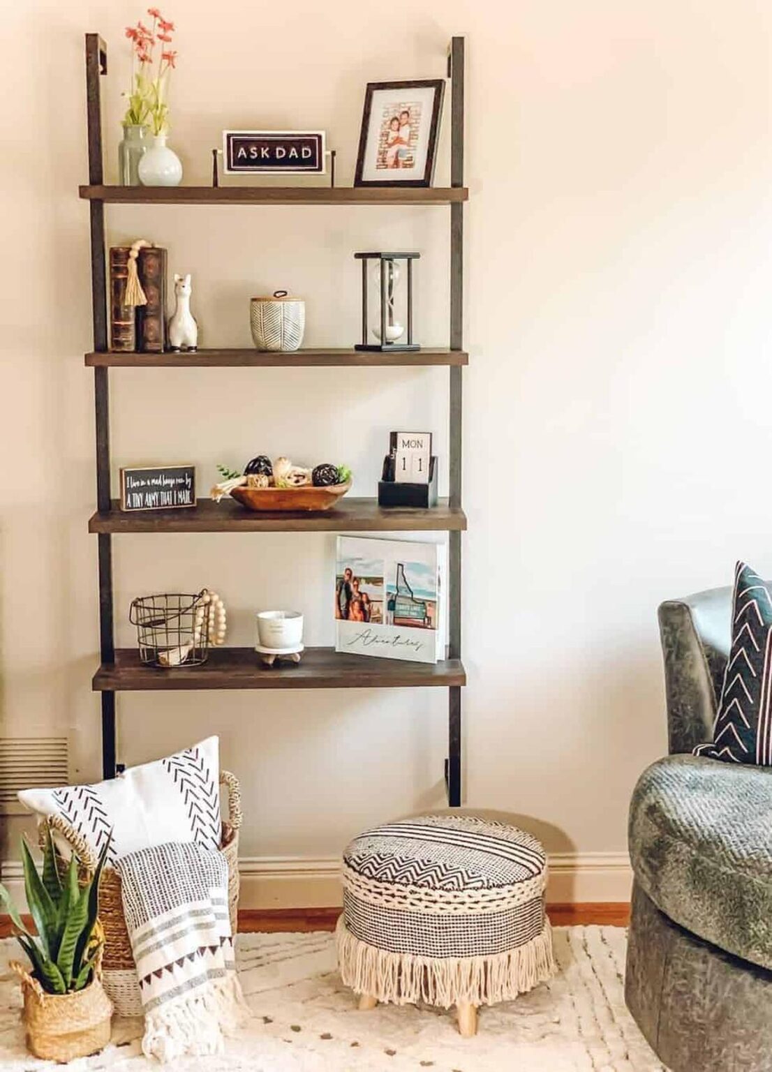 26 Minimalist Bookshelf Ideas to Keep It Simple -Architectural Foundation
