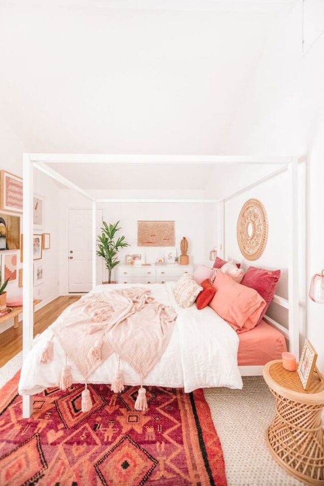 Airy Blush Four-Poster