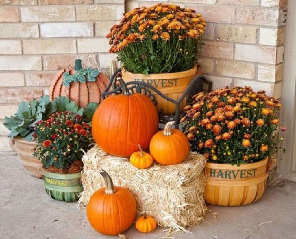 26 Easy Outdoor Fall Decor Inspirations for Seasonal Appeal