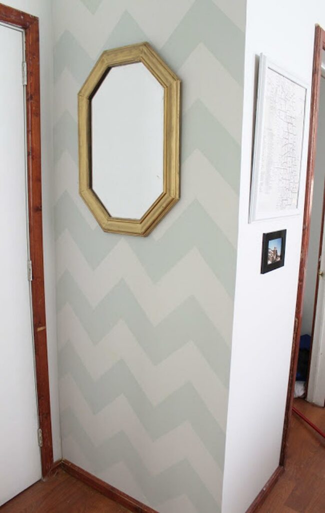 Geometric Gray Zigzag Accent