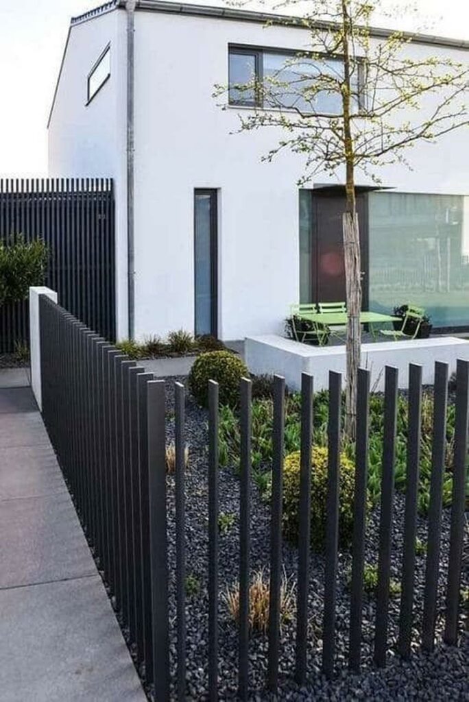 39 Elegant Metal Fence Designs with Pros and Cons