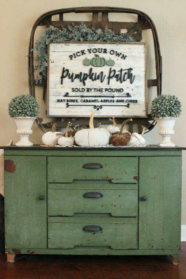 Green Vintage Corner Charm