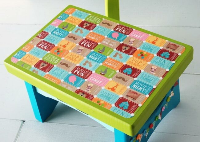 Vibrant Storytelling Family Table