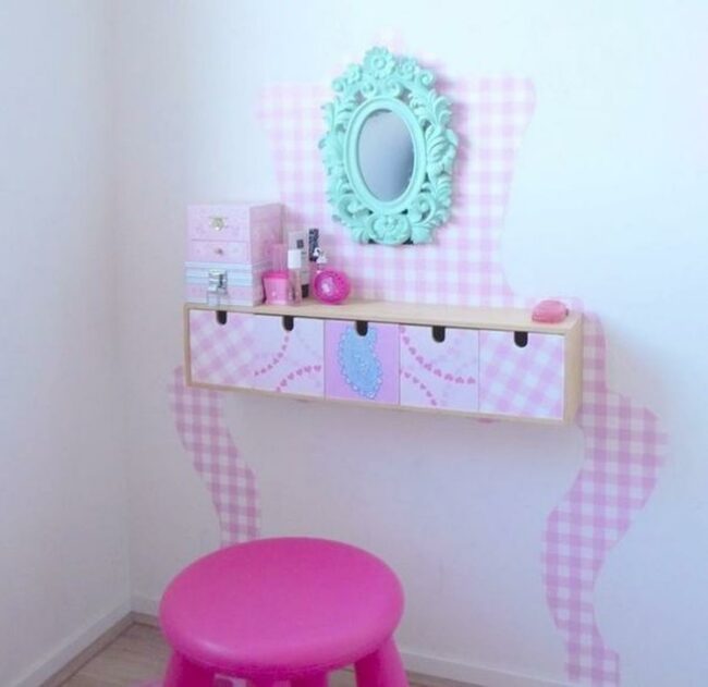 Pink Checkers Playful Corner