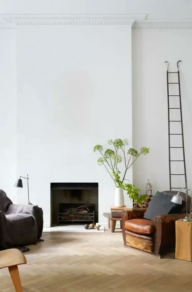 Weathered Leather Noir Sanctuary