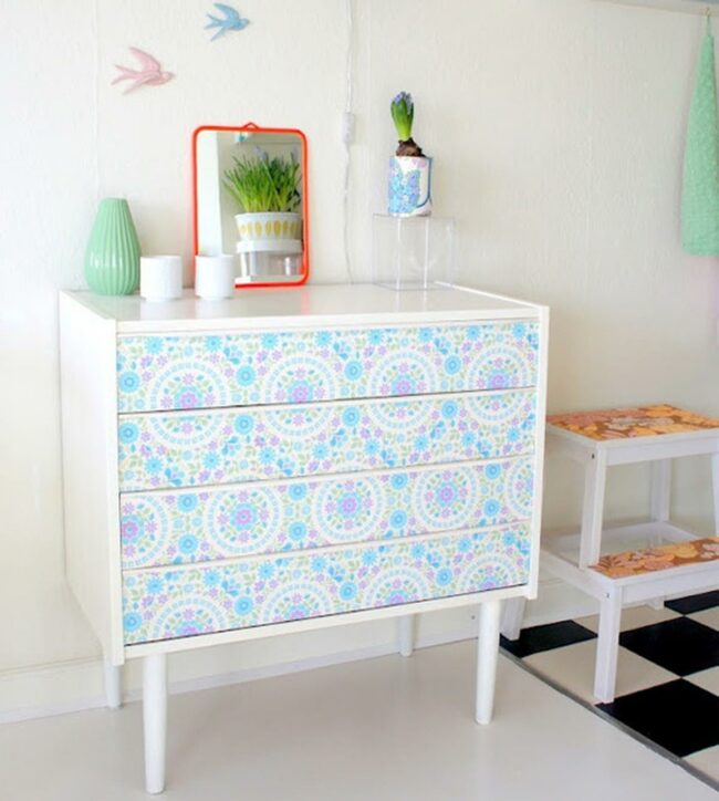 Floral Cottage Checkered Floor