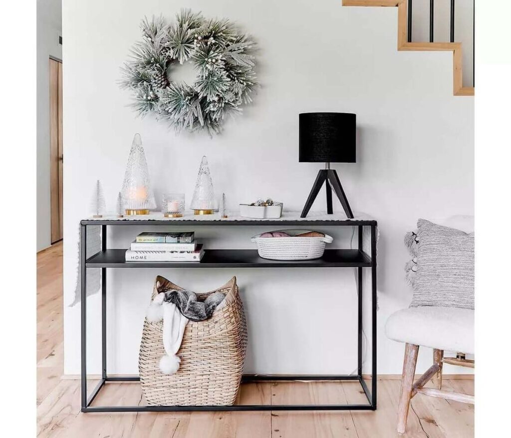 64 Entry Table Ideas for a Striking First Look