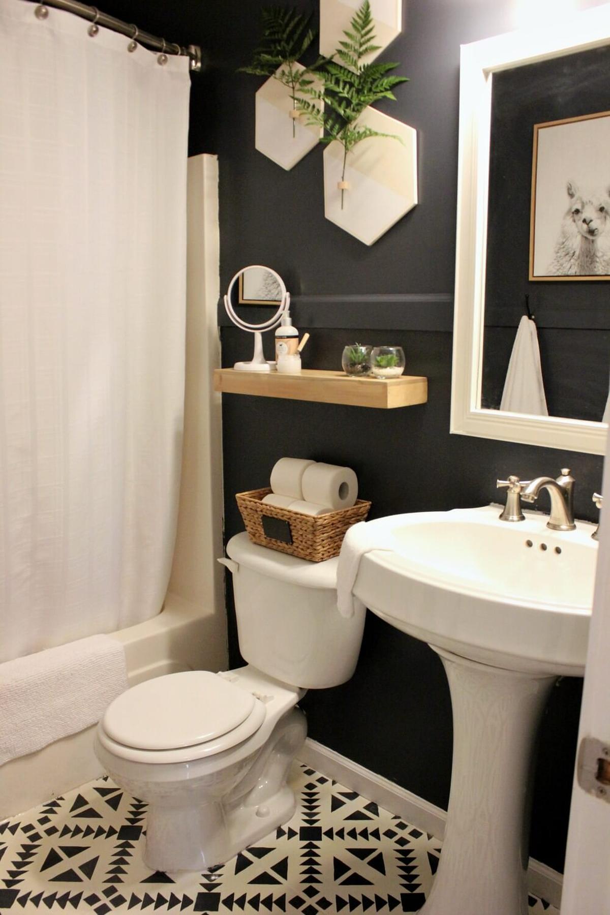 11 Ideal Paint Colors for Windowless Small Bathrooms