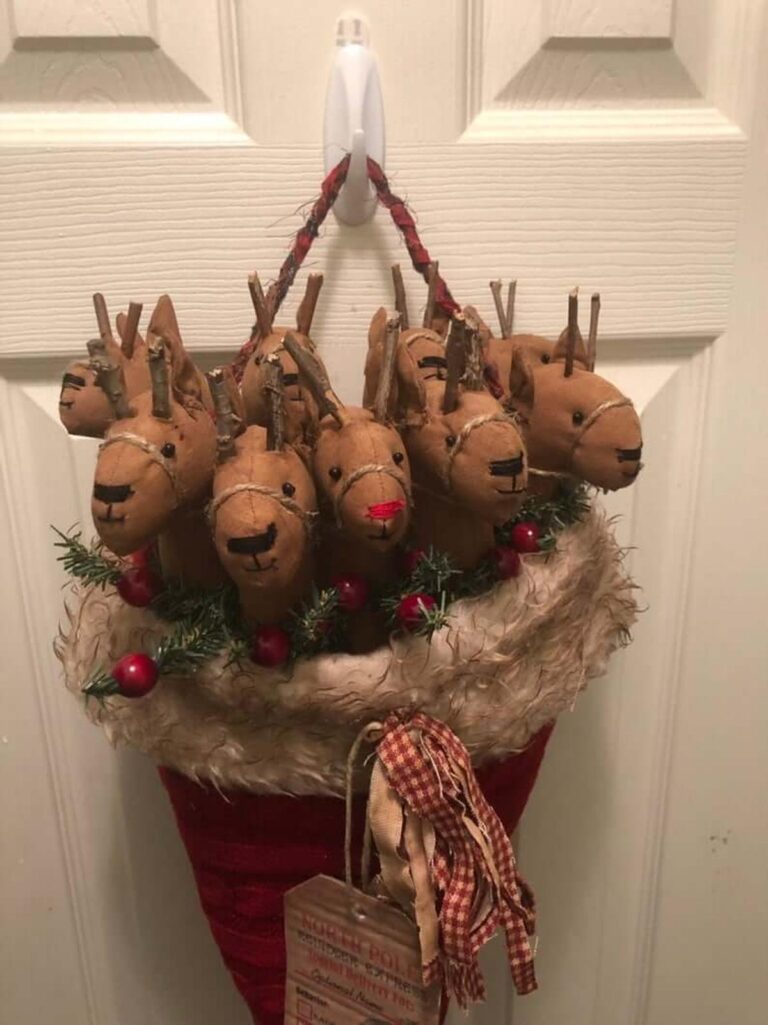 28 Festive Reindeer Decorations to Brighten Your Holiday Home