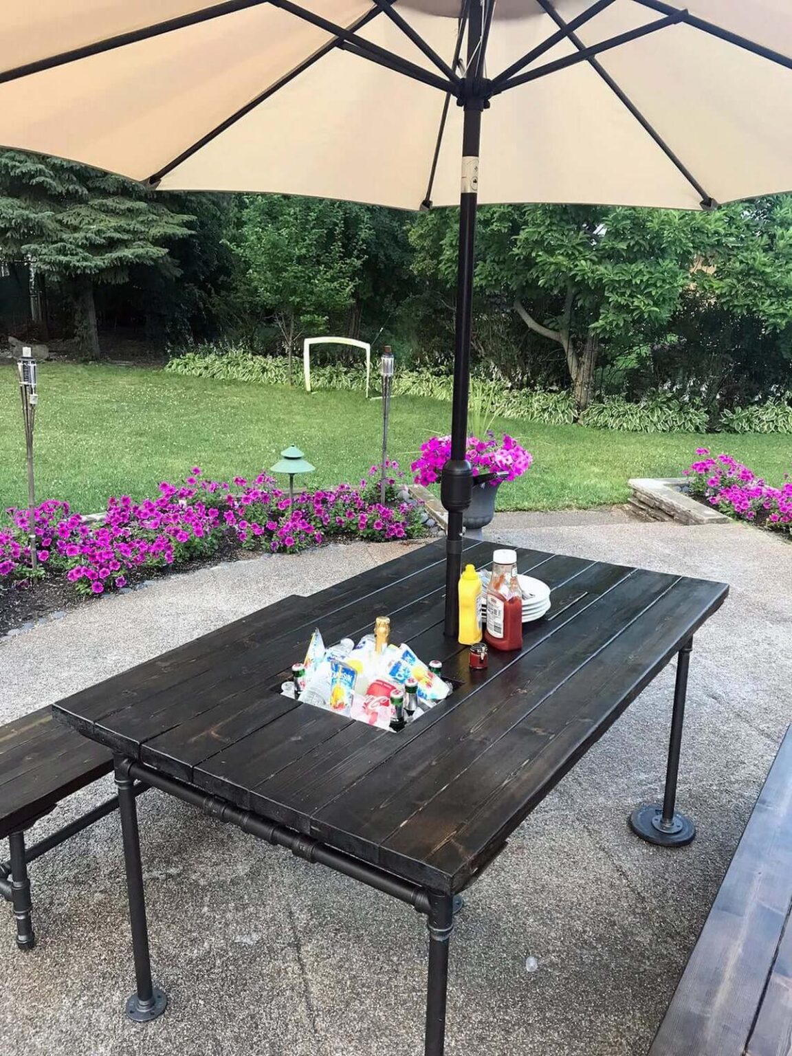 25 Perfect Outdoor Tables for Summer Fun