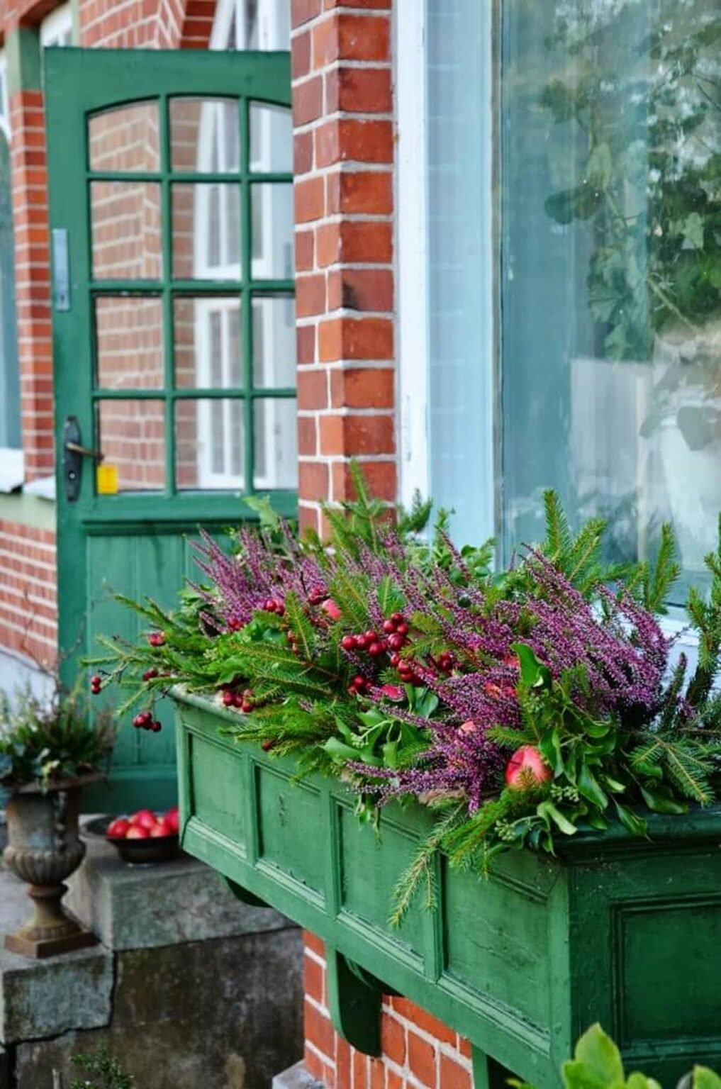 25 Gorgeous Window Box Ideas for Year-Round Color