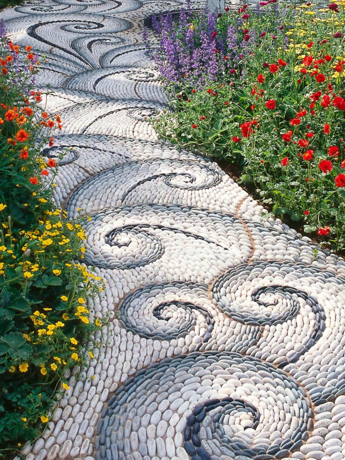 25 Inspiring Garden Paths and Walkway Ideas